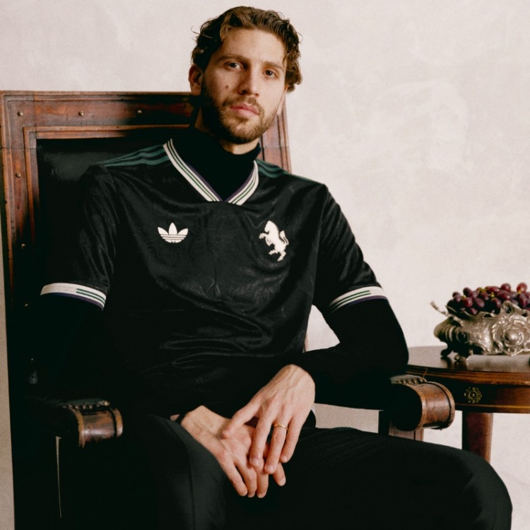 B体育下载-葡萄图案！尤文晒本赛季第三球衣：传承如同美酒，愈久愈醇