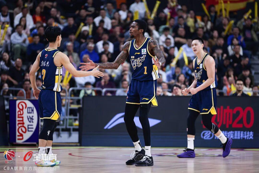 B体育下载-手感冰凉，广东主场不敌上海